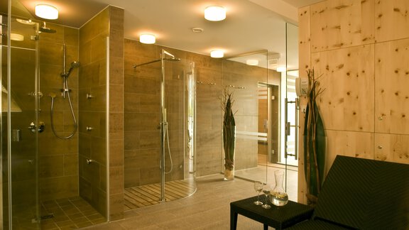 Sauna Duschbereich - Hotel zum Hirschen - Längenfeld