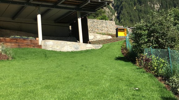 Außenansicht Garten - Urlaub im Containerhaus - Längenfeld