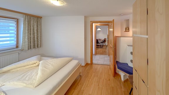 Schlafzimmer Blick in die Küche - Appart Loreen - Niederthai