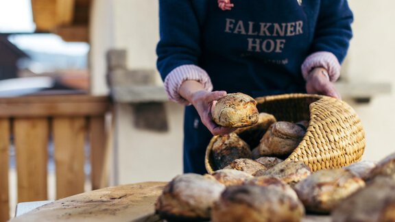 ofenfrisches Brot - Hotel Falknerhof, am Ursprung - Niederthai