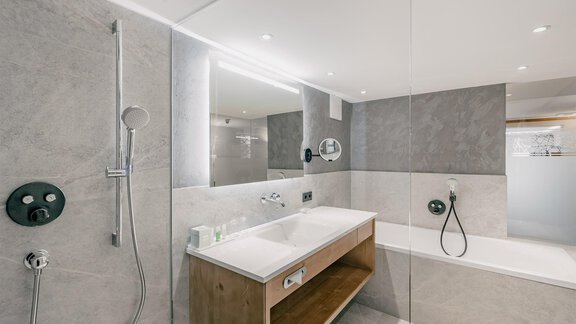 austria_Suite-Balkon__0000_210830_120857-60-2-min - Austria Gourmet & Wine Hotel - Obergurgl 