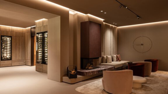 A stylish and modern living environment with elegant furniture. The warm light accents create an inviting atmosphere. - Austria Gourmet & Wine Hotel - Obergurgl 