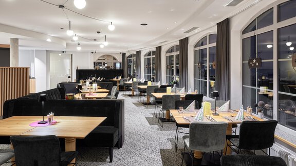 Speisesaal mit Panoramablick - Hotel Alpenaussicht - Obergurgl 