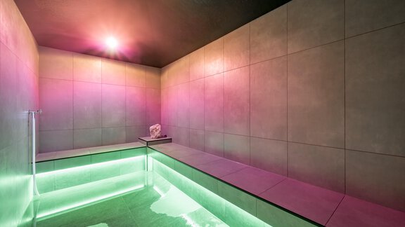 A modern steam room with soft, glowing colors and elegant design. The walls are simple and minimalist, creating a relaxing atmosphere. - The Moss - Your unique hideaway - Obergurgl 