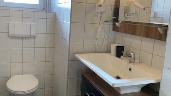 A3 WC seperat mit Waschplatz - Appartements Schmid Peter - Oetz