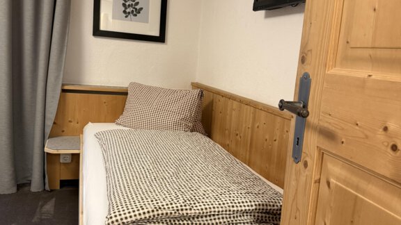 A4 Schlafzimmer Dreibettzimmer - Appartements Schmid Peter - Oetz