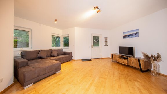 Wohnbereich mit Ausziehcouch "Gartenapartement" - ARMELEN VILLA - Oetz