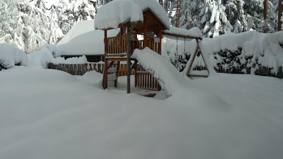 Viel Platz zum Toben auch im Winter - Ferienhaus Jäger - Oetz