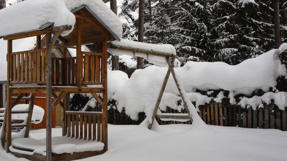 Spielplatz im Winter - Ferienhaus Jäger - Oetz