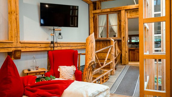 Galerie oben Blick vom Zimmer ins Bad - Ferienhof Buxgarten - Oetz