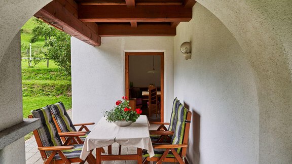 überdachte Terrasse - Ferienwohnung Elfi Fiegl - Oetz