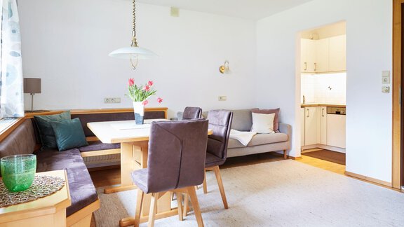 Wohnbereich mit Kochnische - Ferienwohnung Elfi Fiegl - Oetz