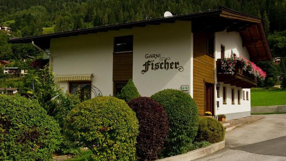 Außenansicht Sommer - Garni Fischer - Oetz