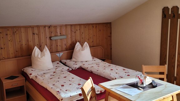 Zimmer 5 - Gästehaus Alpenruh - Oetz