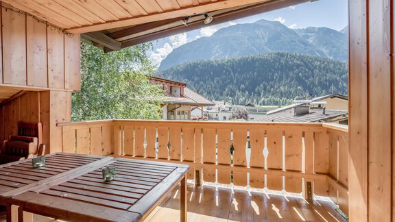 Balkon (überdacht) - Haus Alpenblick - Oetz