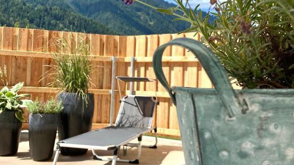 A beautiful balcony with a view of the mountains. Plants in pots and a deck chair create a relaxed atmosphere. - Haus Evi - Oetz
