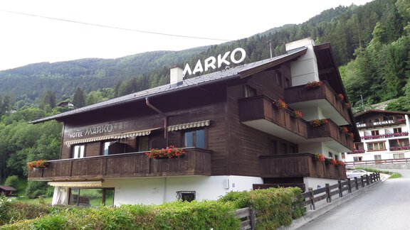 Sommer Ansicht - Hotel Marko - Oetz