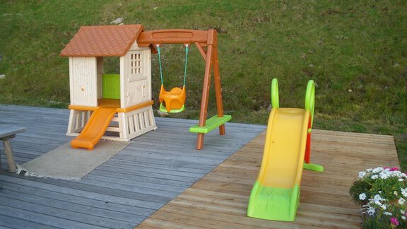 Spiel auf der Terrasse - Neue Kühtaile Alm - Oetz