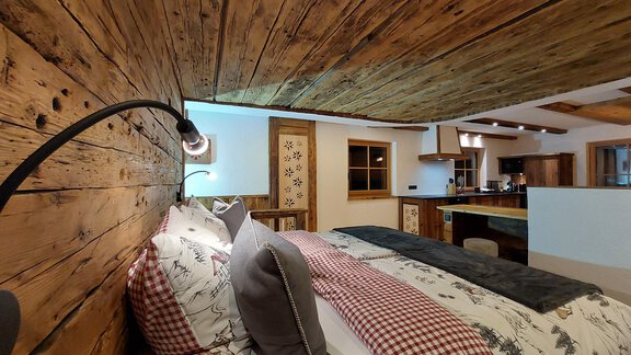 Doppelbett mit offenem Wohnraum 1 - Wieserhof - Oetz