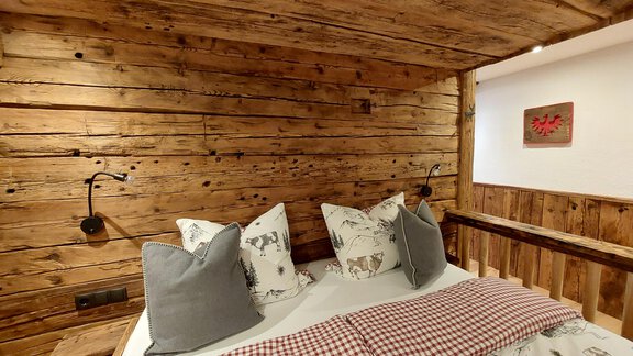 Doppelbett im offenen Wohnbereich - Wieserhof - Oetz