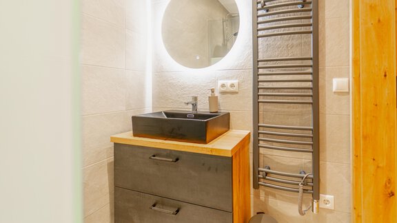 01-21-Bad-Moritz - Oetztaler Lausbubenhaus Max & Moritz - Ötztal Bahnhof