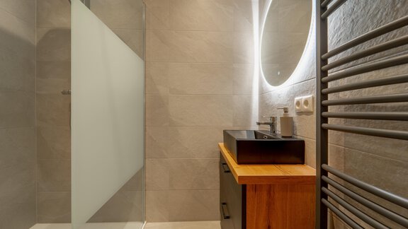 01-22-Bad-Moritz - Oetztaler Lausbubenhaus Max & Moritz - Ötztal Bahnhof