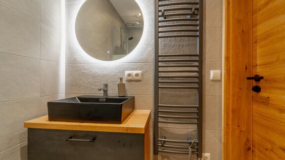 01-23-Bad-Moritz - Oetztaler Lausbubenhaus Max & Moritz - Ötztal Bahnhof