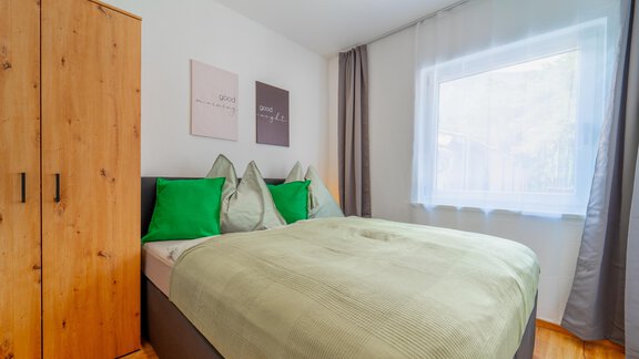 01-51-Schlafzimmer-2-Moritz - Oetztaler Lausbubenhaus Max & Moritz - Ötztal Bahnhof