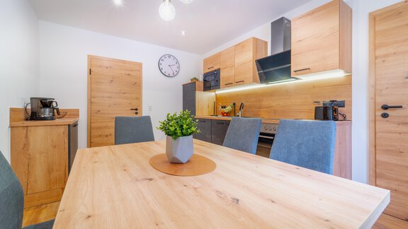 02-01-Kueche-Max - Oetztaler Lausbubenhaus Max & Moritz - Ötztal Bahnhof