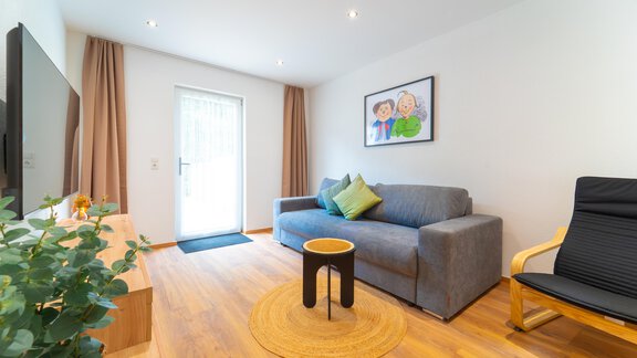 02-12-Wohnzimmer-Max - Oetztaler Lausbubenhaus Max & Moritz - Ötztal Bahnhof