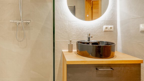 02-21-Bad-Max - Oetztaler Lausbubenhaus Max & Moritz - Ötztal Bahnhof