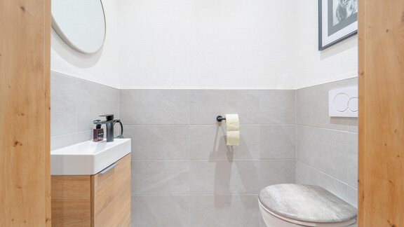 02-31-WC-Max - Oetztaler Lausbubenhaus Max & Moritz - Ötztal Bahnhof