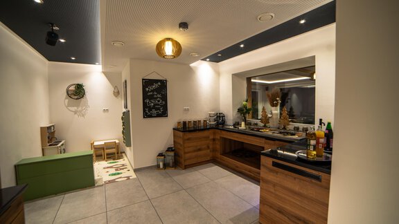 Frühstücksraum mit Kinderspielecke - Boutiquehotel Michl - Sautens