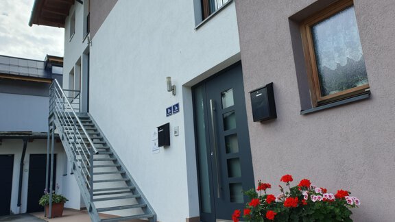 outdoor steps apartment Zum Glück - Ferienwohnung "Zum Glück" - Sautens