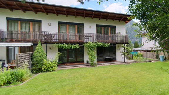 Entire upper floor apartment with large south-facing balcony - Ferienwohnung "Zum Glück" - Sautens