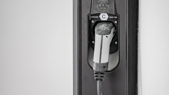 E-Ladestation direkt beim Haus - Mountain Moments Ötztal - Sautens