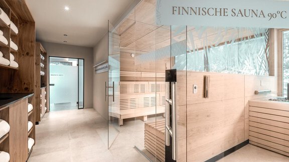 A bright and modern wellness area with a Finnish sauna at 90°C. Large windows let in plenty of daylight and the walls are made of light wood. - AlpenParks The Secret Sölden - Sölden