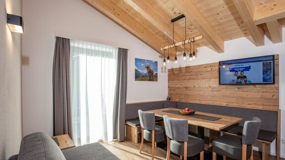 Essbereich und Wohnzimmer - Apart Sonnhof - Sölden