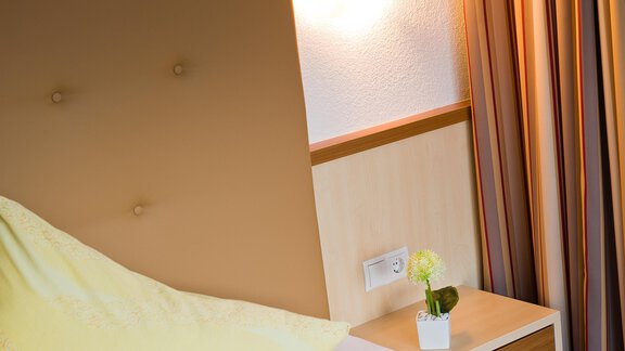 Bett - Frühstückspension Astoria - Sölden