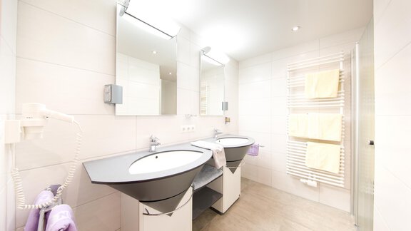 Bad Familienzimmer - Frühstückspension Astoria - Sölden