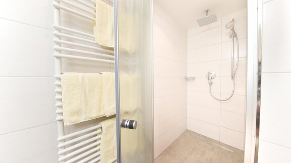 Dusche Familienzimmer - Frühstückspension Astoria - Sölden
