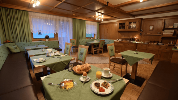 Breakfast room with buffet - Haus Rehwinkl - Sölden