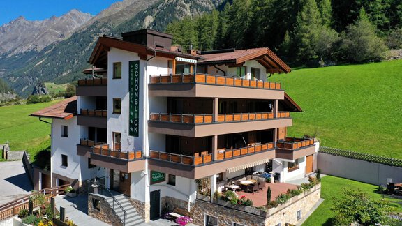 Außenansicht Sommer - Hotel Garni Schönblick Apart - Sölden