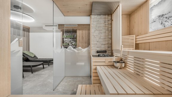 A modern sauna with wooden paneling and glass walls. The room is bright and tidy, ideal for relaxing. - Marco's Mountain Home - Sölden
