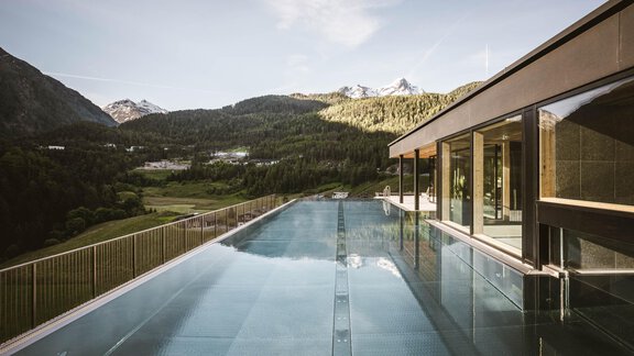 dive into  INFINITY - Sportlers Lodge Sölden - Sölden