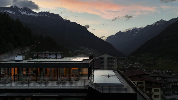 Above the roofs of Sölden - Sportlers Lodge Sölden - Sölden