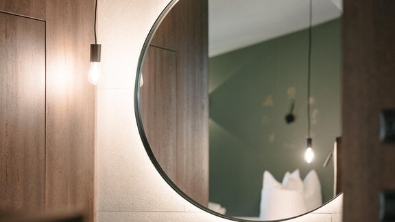 A modern bathroom with round mirrors and elegant sinks. Soft lighting creates a relaxed atmosphere. - VIBES Sölden - your alpine homebase - Sölden