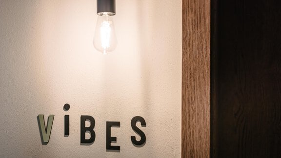 The entrance to the apartment with the word "VIBES" on the wall. - VIBES Sölden - your alpine homebase - Sölden