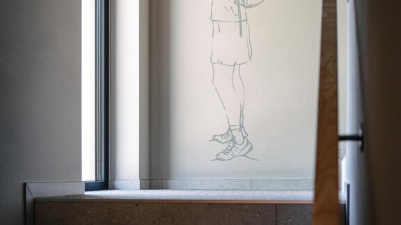 The ViBES is characterized by unique wall murals ground by the artist Anne-Sophie. - VIBES Sölden - your alpine homebase - Sölden