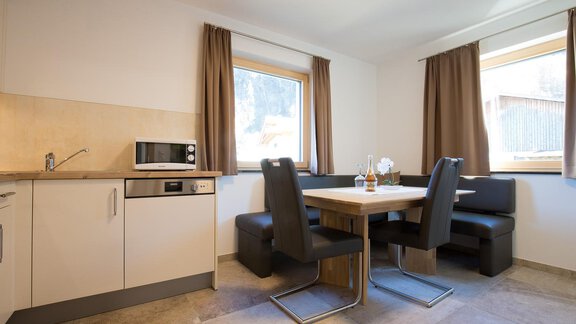 Top 5 Sitzecke mit gepolsterter Sitzbank - Alps 3000-2 - Umhausen